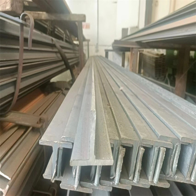 Τ-βάρα από κράμα χάλυβα 15CrMo 300 * 300 * 12mm Ζεστό έλαση 6 μέτρα ή 12 μέτρα Μέγεθος Μαύρο χρώμα